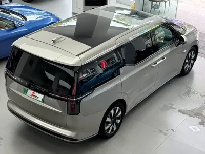 Volvo EM90