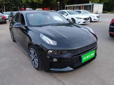 Lynk & Co 03
