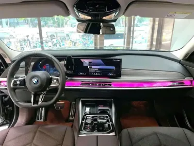 BMW i7