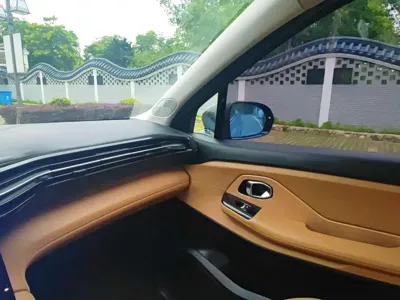 Nio ES8