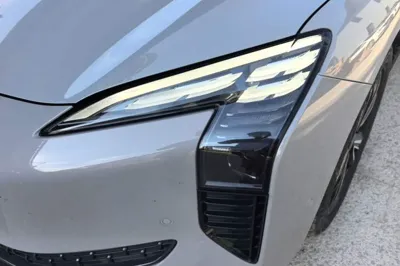 Hongqi EH7