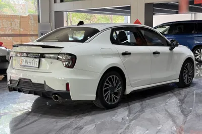 Lynk & Co 03