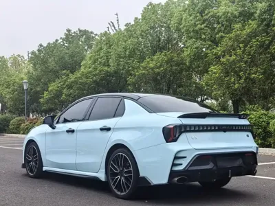 Lynk & Co 03