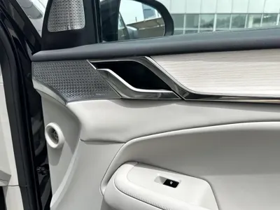 Volvo EM90
