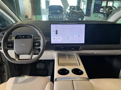 Li Auto Li MEGA