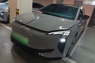 Hongqi EH7