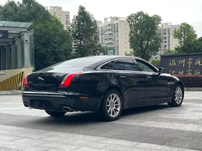 Jaguar XJ