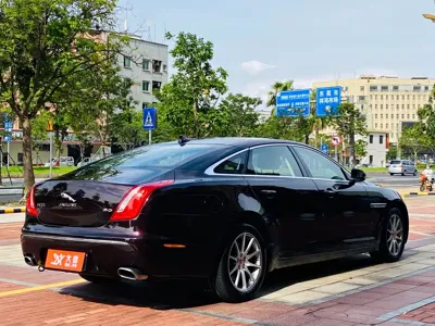Jaguar XJ