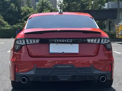 Lynk & Co 03