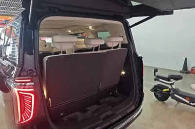 Hongqi HQ9