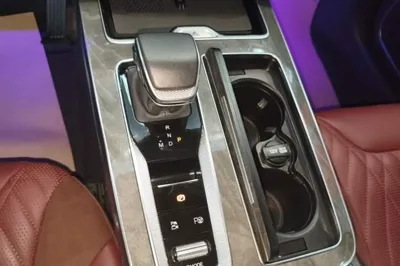 Hongqi HS5