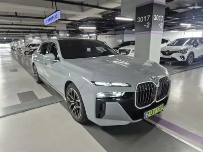 BMW i7