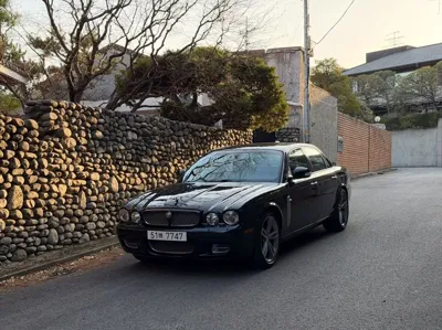 Jaguar XJR