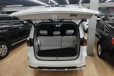 Roewe iMAX8