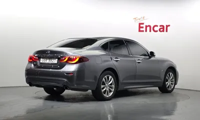 Infiniti Q70