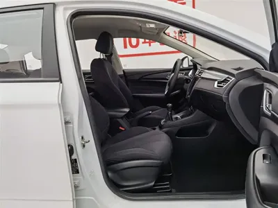 Roewe i5