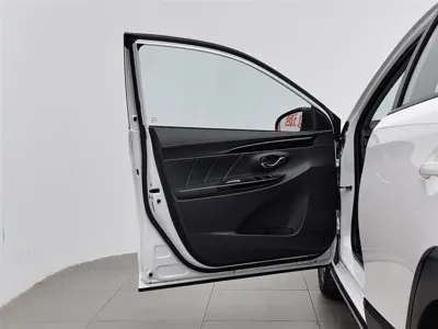 Toyota Yaris L