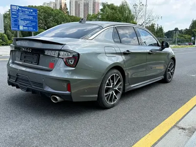 Lynk & Co 03
