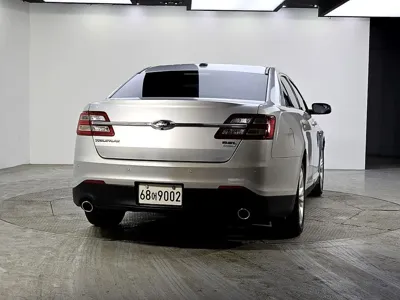 Ford Taurus