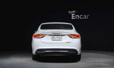 Chrysler 200