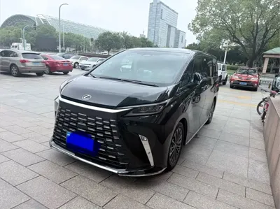 Lexus LM