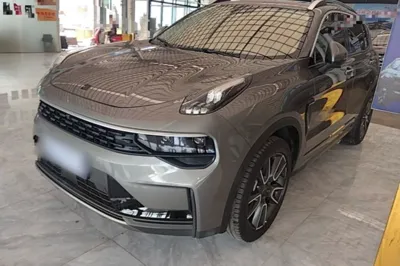 Lynk & Co 01