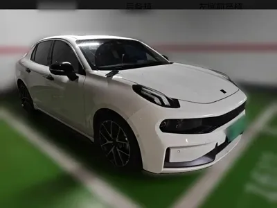 Lynk & Co 03