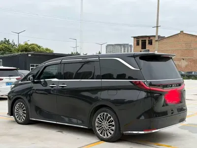 Lexus LM