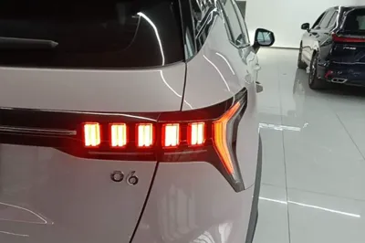 Lynk & Co 06