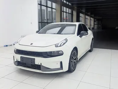 Lynk & Co 03