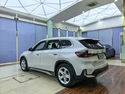 BMW iX1