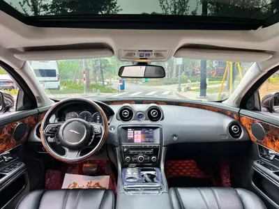 Jaguar XJ