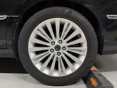 Kia Opirus