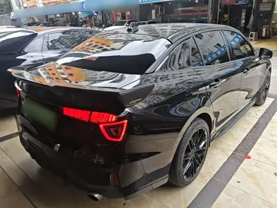 Lynk & Co 03