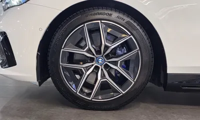 BMW i5