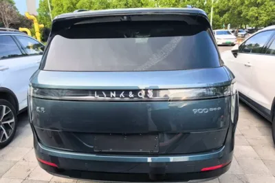 Lynk & Co 900
