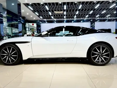 Aston Martin DB11