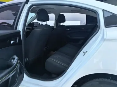 Roewe i5