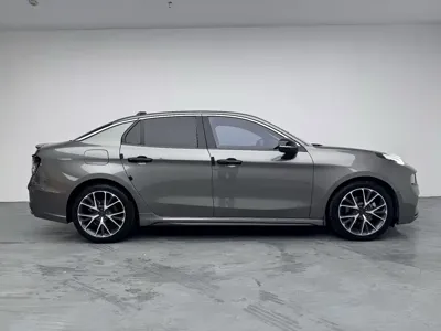 Lynk & Co 03