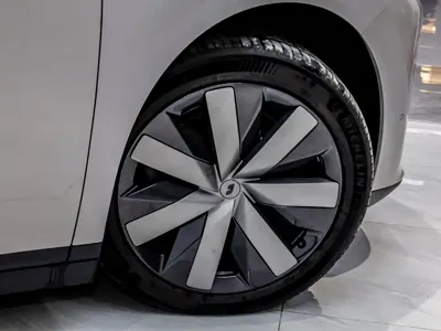 Li Auto Li i8