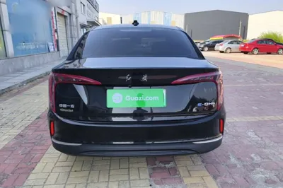 Hongqi E-QM5