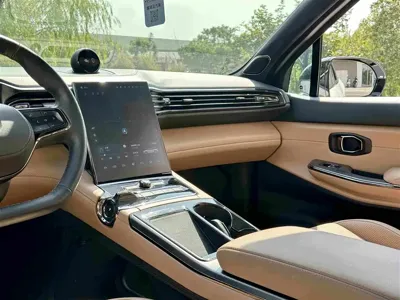 Nio ES8