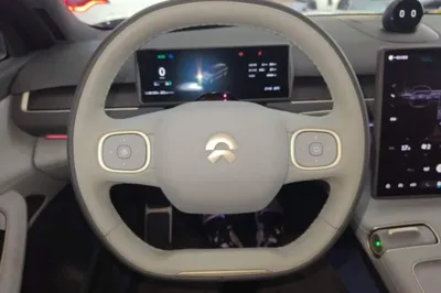 Nio ES8