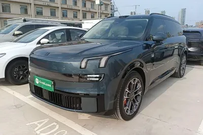 Lynk & Co 900