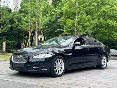 Jaguar XJ