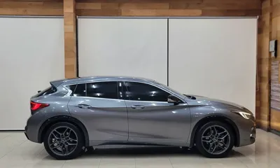 Infiniti Q30