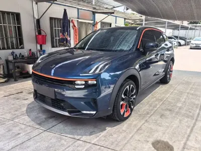 Lynk & Co 06