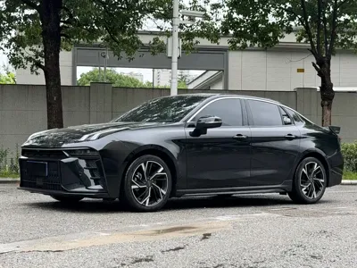 Lynk & Co 03