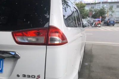 Dongfeng Fengon 330