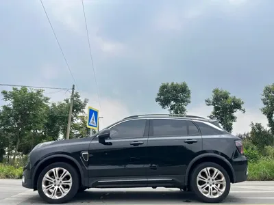 Lynk & Co 01